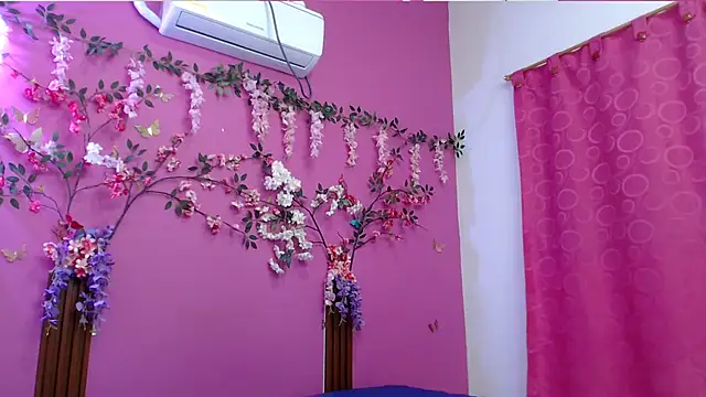 skinnybarbie022 online show from February 25, 1:59 am