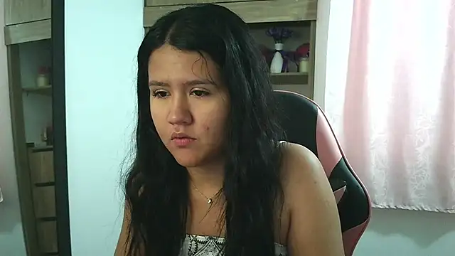 Oliviawatson1 online show from November 17, 2:40 pm