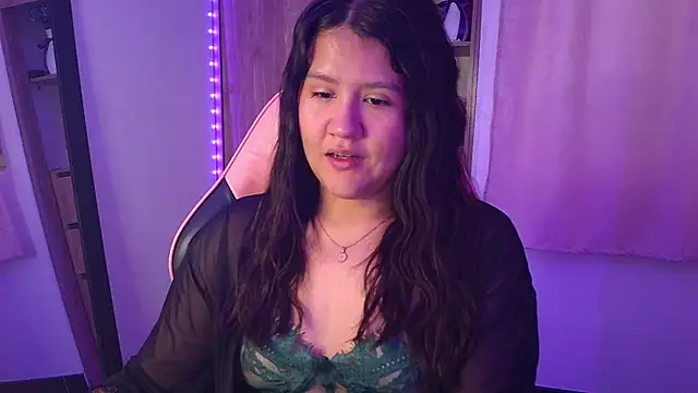 Oliviawatson1 online show from June 8, 12:28 pm