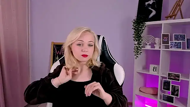 Charlotte Colinss online show from September 20, 7:17 am