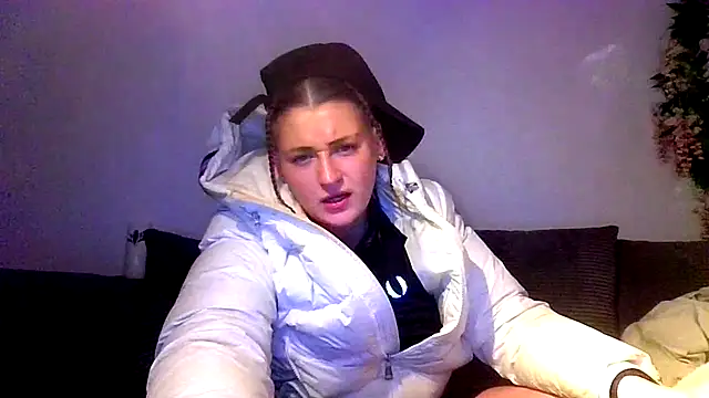 RUBY-ROSE-SWINGS online show from December 16, 7:20 pm