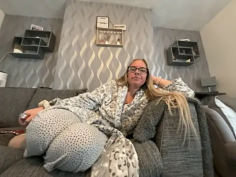 Anastasia-BlondeXX online show from April 14, 10:37 am