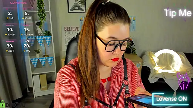 Snapshot of Tara_Torres chatting on October 1, 9:36 am Tara Torres online show from October 1, 9:36 am