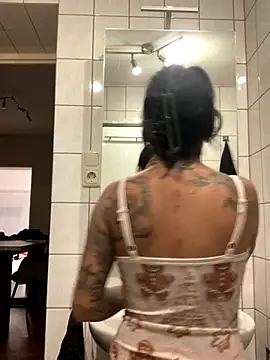 mrskarmaa online show from December 17, 6:28 am