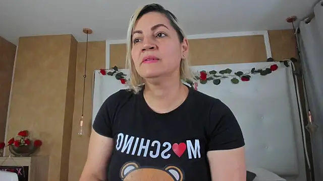 Heidy milf online show from March 27, 8:31 pm