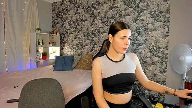 Laila Blarr online show from December 4, 11:34 am