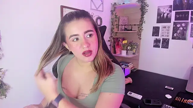 Snapshot of Lana_Herondale chatting on September 15, 7:54 pm Lana Herondale online show from September 15, 7:54 pm