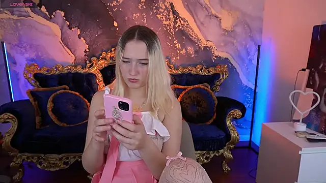 LilElfie online show from November 22, 2:09 pm