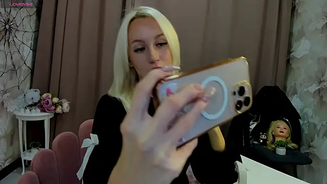 cute luucy online show from November 5, 3:01 am