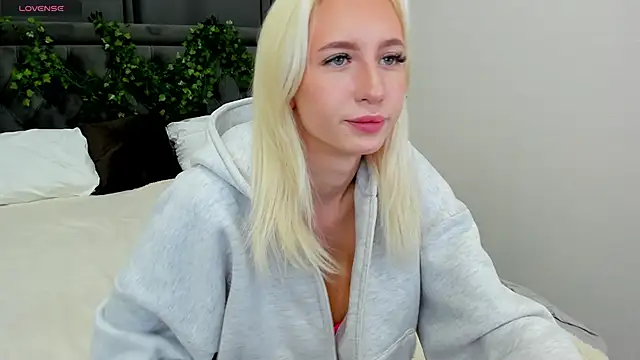 cute luucy online show from November 17, 2:56 am