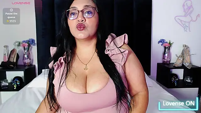 Scarlet Ray  online show from November 5, 11:59 am