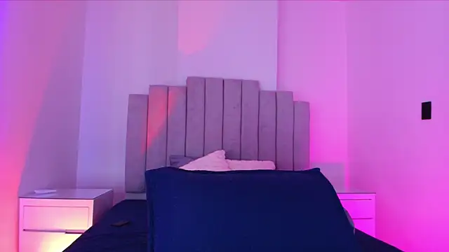 valecastro  online show from November 27, 7:28 pm