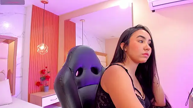 Snapshot of julieta_rosee chatting on October 20, 9:51 pm julieta rosee online show from October 20, 9:51 pm