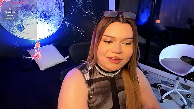 Snapshot of Maxxxine1 chatting on October 7, 1:32 am Maxxxine1 online show from October 7, 1:32 am
