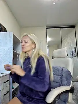 Snapshot of Monna chatting on October 2, 12:32 pm Monna online show from October 2, 12:32 pm