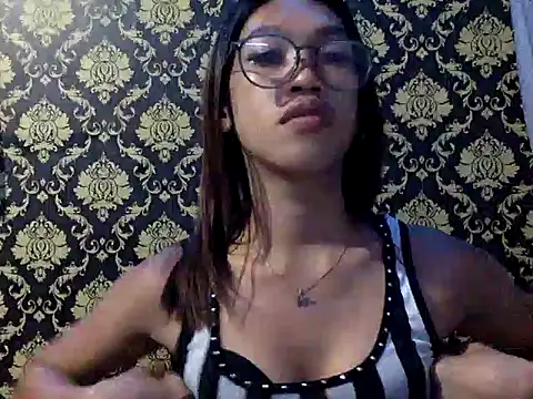 Snapshot of your_wifey chatting on September 16, 11:40 am your wifey online show from September 16, 11:40 am