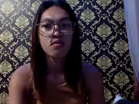 Snapshot of your_wifey chatting on September 15, 9:39 am your wifey online show from September 15, 9:39 am