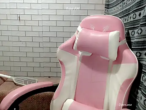 Rainea149 online show from November 6, 1:06 pm