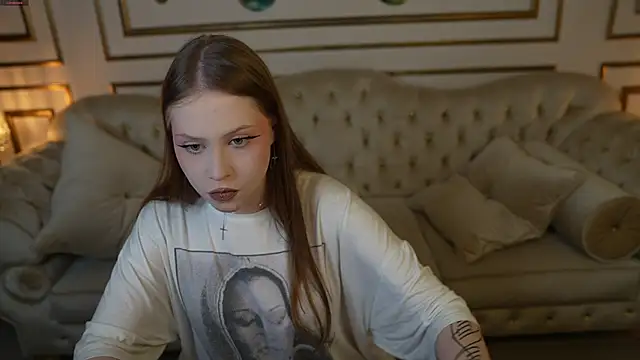 Esmie Smile online show from October 9, 6:56 pm