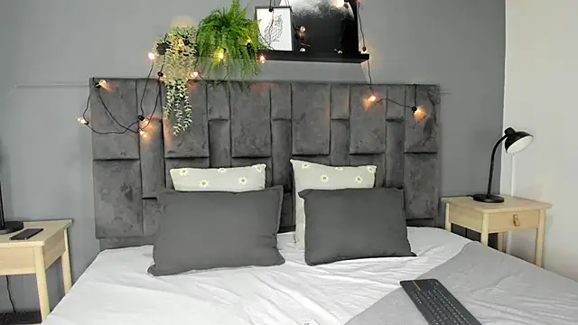 RiriiBrunette   online show from September 19, 7:35 pm