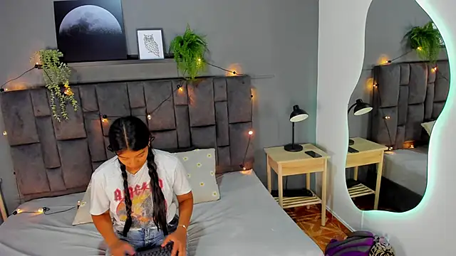 RiriiBrunette   online show from November 20, 7:37 pm