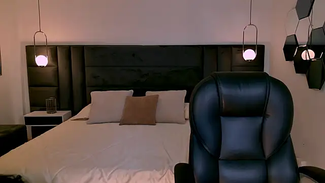 AgathaKondo  online show from April 21, 9:55 pm