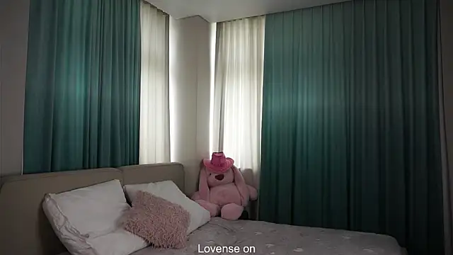 QueenieGitt online show from June 11, 2:53 am