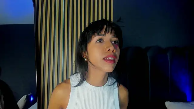 Snapshot of Gina_77 chatting on October 16, 12:30 pm Gina 77 online show from October 16, 12:30 pm