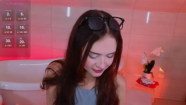 Snapshot of Adetta chatting on October 1, 12:54 pm Adetta online show from October 1, 12:54 pm