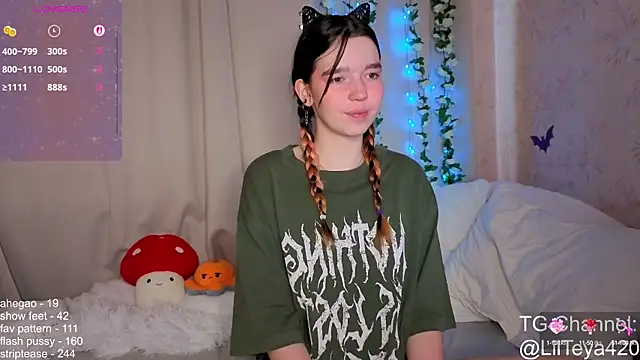 Snapshot of little_Teya chatting on October 16, 11:13 am little Teya online show from October 16, 11:13 am