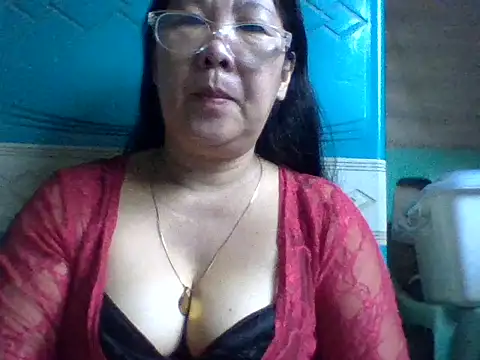 Snapshot of mommasexy29 chatting on October 7, 10:36 pm mommasexy29 online show from October 7, 10:36 pm