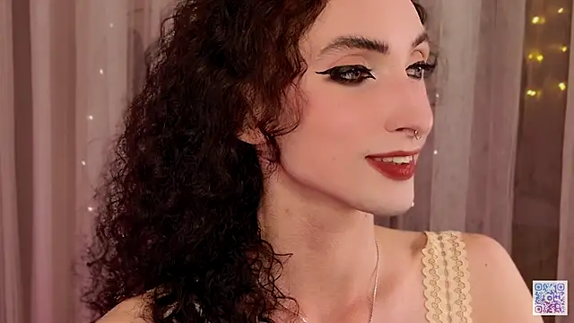 Snapshot of Queen_of_tease chatting on September 24, 4:50 pm Queen of tease online show from September 24, 4:50 pm