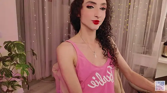 Snapshot of Queen_of_tease chatting on October 6, 4:56 pm Queen of tease online show from October 6, 4:56 pm
