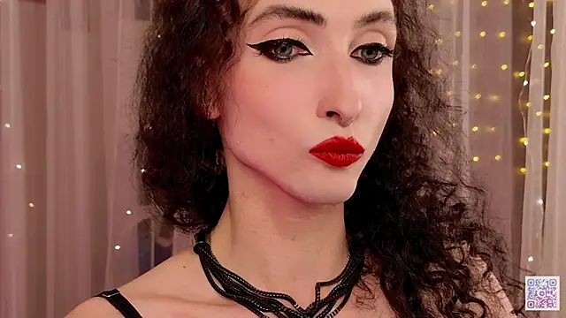 Snapshot of Queen_of_tease chatting on October 3, 8:47 pm Queen of tease online show from October 3, 8:47 pm