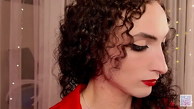 Snapshot of Queen_of_tease chatting on October 11, 5:48 pm Queen of tease online show from October 11, 5:48 pm