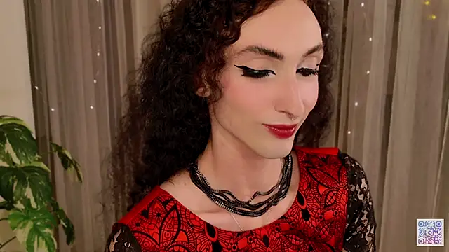 Snapshot of Queen_of_tease chatting on September 19, 4:17 pm Queen of tease online show from September 19, 4:17 pm