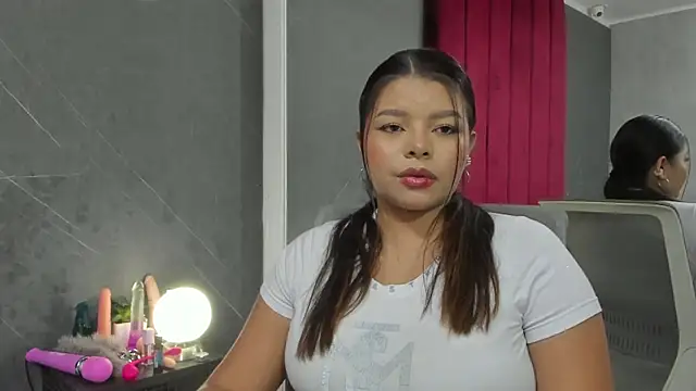Snapshot of SiennaMonroe_ chatting on October 3, 8:03 pm SiennaMonroe online show from October 3, 8:03 pm