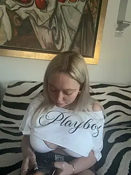 misstitmouseofficial online show from March 2, 12:56 pm