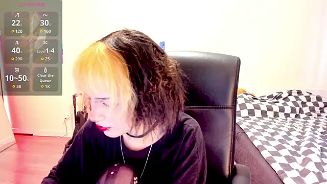 LiyaLuna online show from November 6, 11:49 am