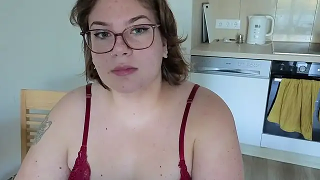 Snapshot of MaeNoir chatting on October 20, 1:58 pm MaeNoir online show from October 20, 1:58 pm