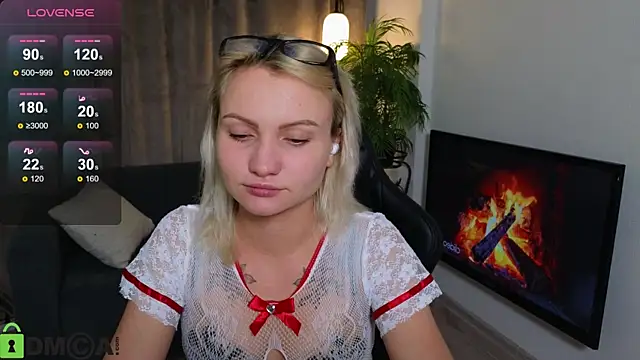 Snapshot of Cameronlovely_ chatting on October 18, 7:15 pm Cameronlovely online show from October 18, 7:15 pm