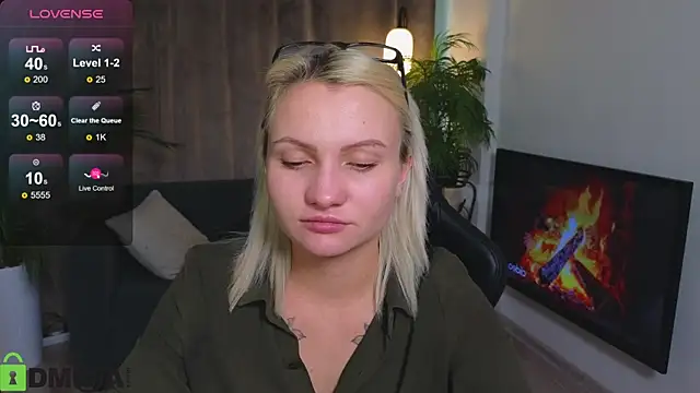 Snapshot of Cameronlovely_ chatting on October 22, 9:25 am Cameronlovely online show from October 22, 9:25 am