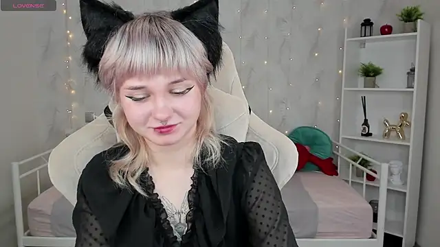 Snapshot of Tori_Cutie chatting on October 22, 12:15 am Tori Cutie online show from October 22, 12:15 am