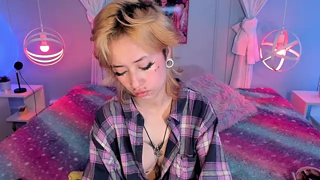 Snapshot of Hannahpage chatting on October 1, 11:48 am Hannahpage online show from October 1, 11:48 am