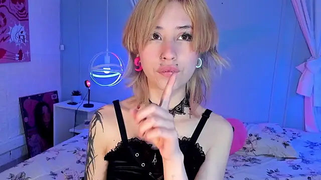 Snapshot of Hannahpage chatting on October 11, 2:42 pm Hannahpage online show from October 11, 2:42 pm