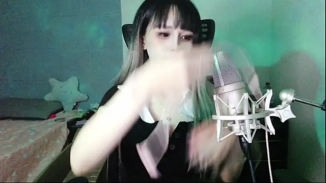 twlilybae online show from June 27, 12:44 pm