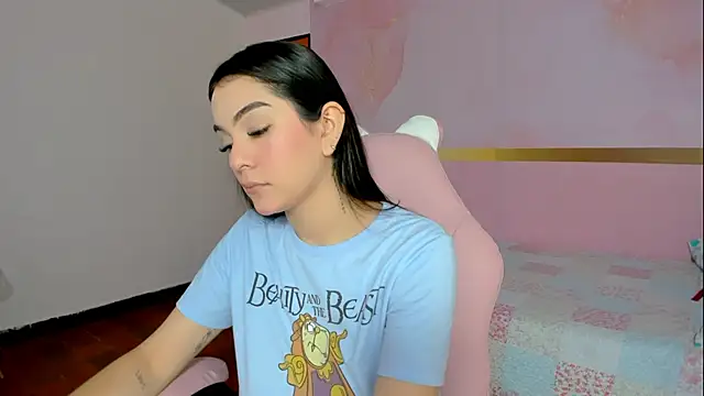 Snapshot of milk_candy18 chatting on October 7, 12:31 pm milk candy18 online show from October 7, 12:31 pm