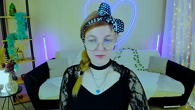 YourUniverser online show from February 5, 10:40 am