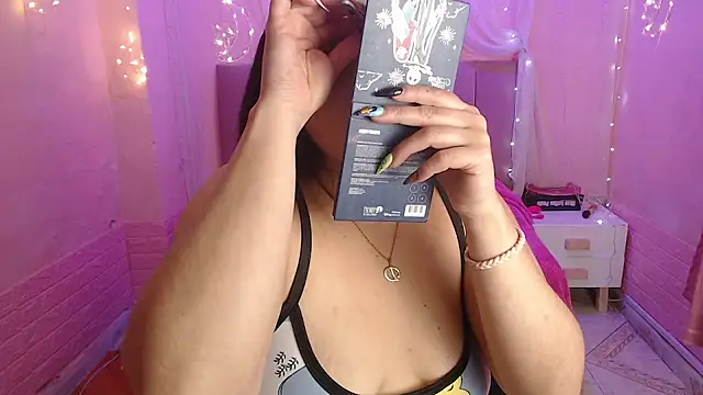 Snapshot of Aitana_200 chatting on October 10, 2:11 pm Aitana 200 online show from October 10, 2:11 pm