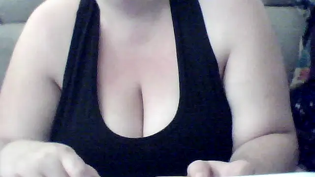 Valendra  online show from October 12, 7:33 am